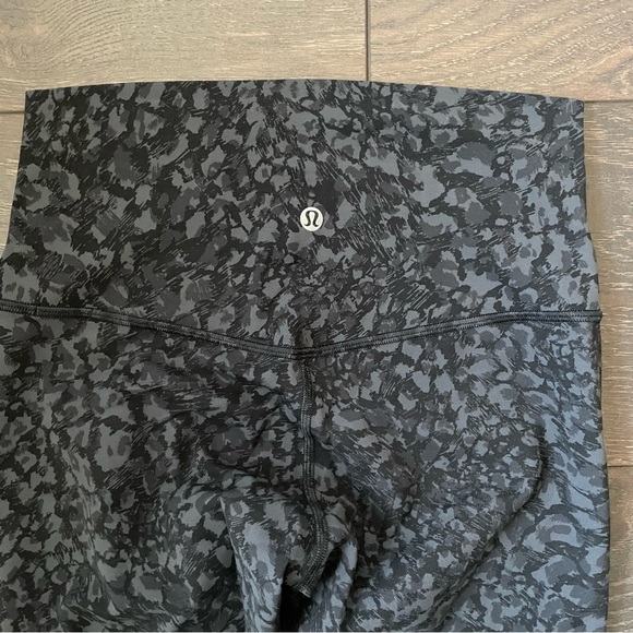Lululemon Align Pant 28" in Wild Thing Camo Deep Coal Multi (6) - Picture 4 of 8